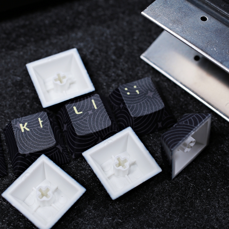 Dye-sub PBT keycaps with star design