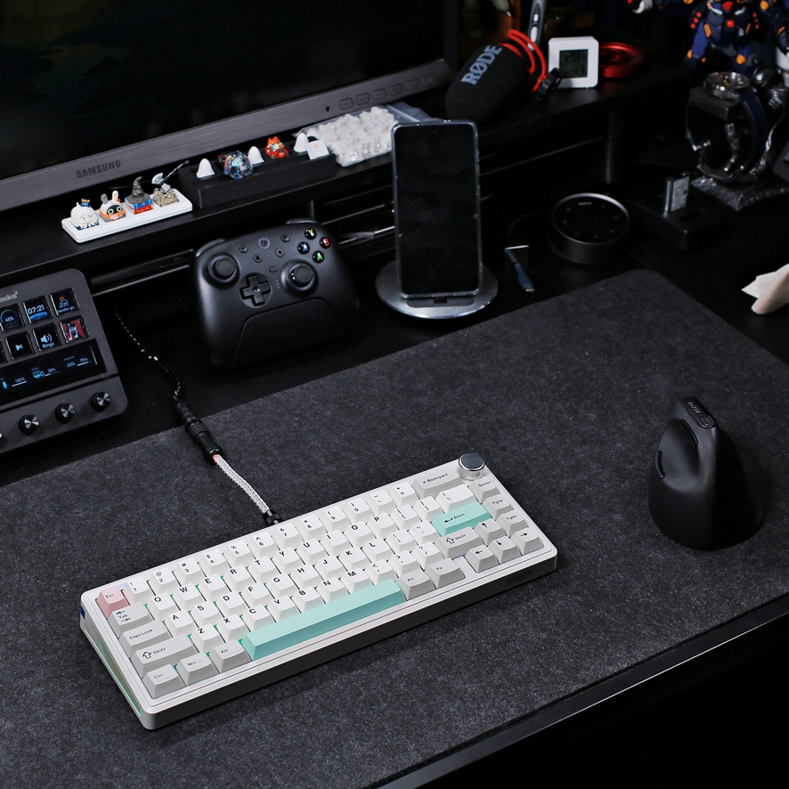 Epomaker TH65 on a desk