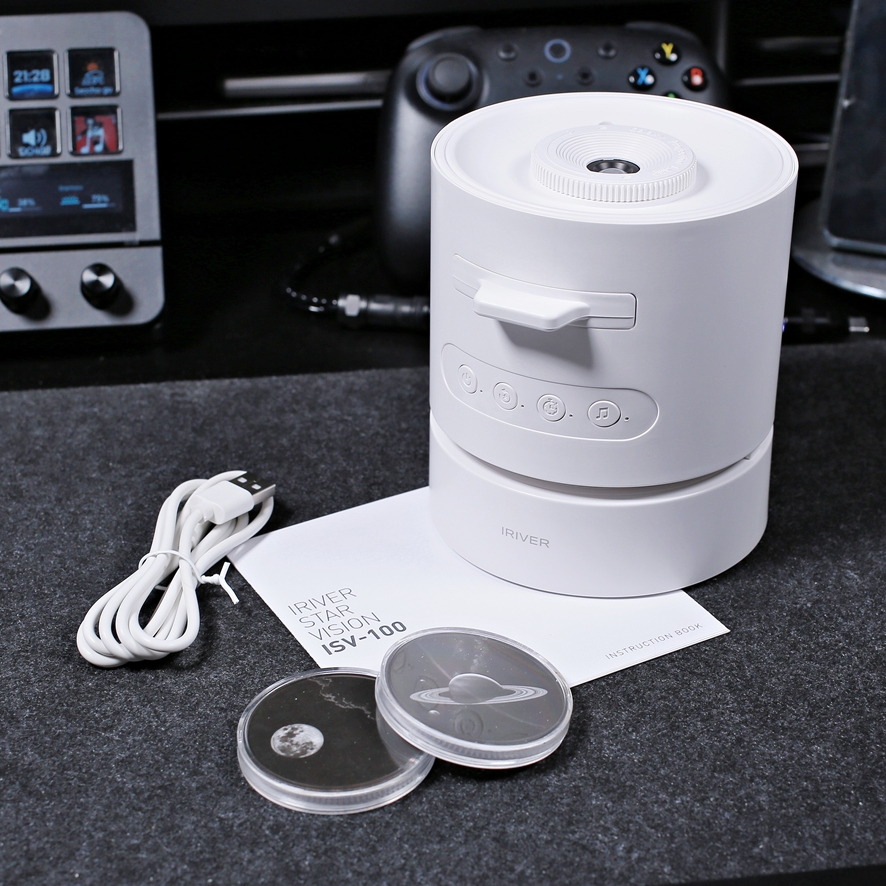 Main unit, two discs, and USB cable