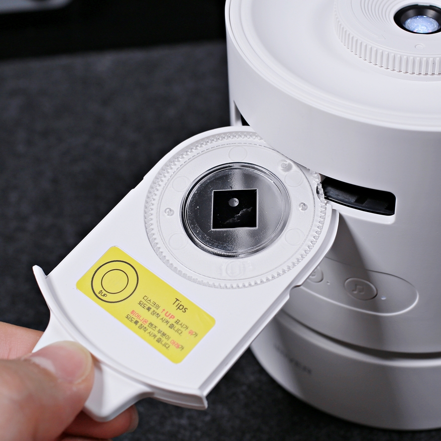 Disc holder and focus ring
