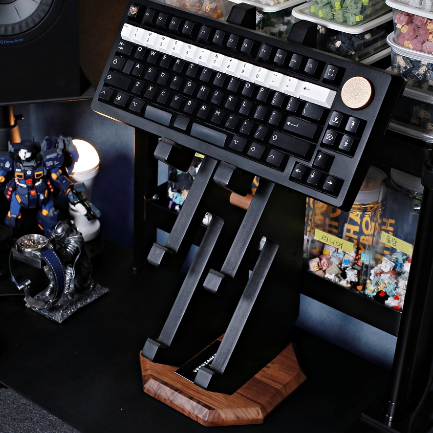 Aluminum keyboard on the top tier