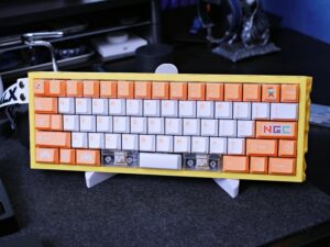 Plateless Keyboard Mounting Hack: Silicone Edging Guide