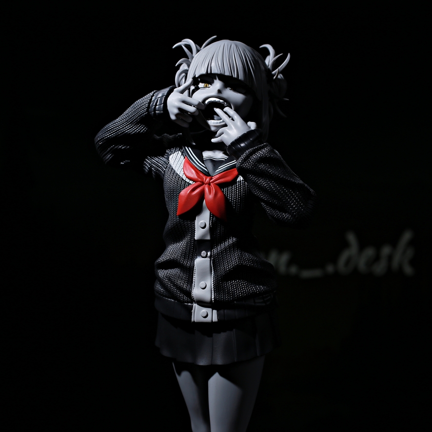 Detailed sculpt of Toga Himiko monochrome anime figure
