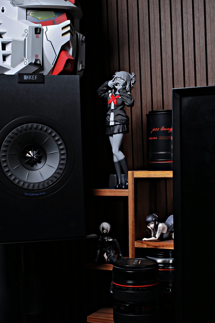 Himiko Toga figure displayed on a modern black desk setup