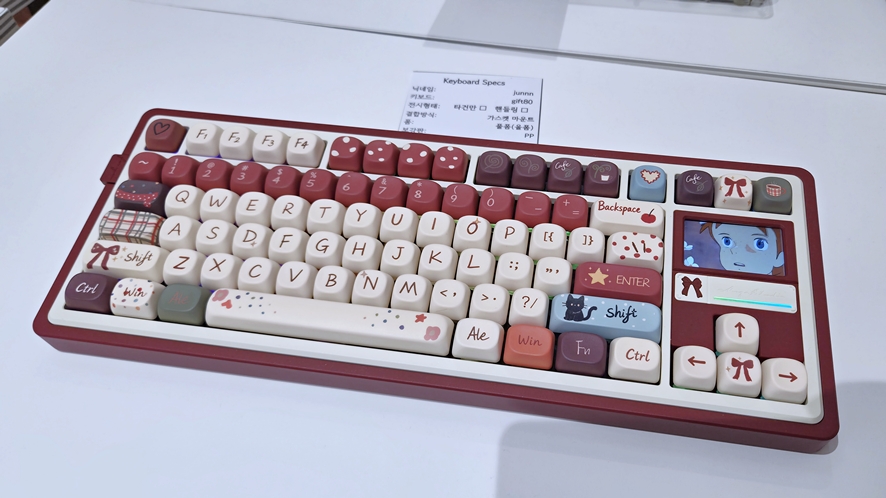 Wine-colored gift80 full aluminum custom keyboard on display