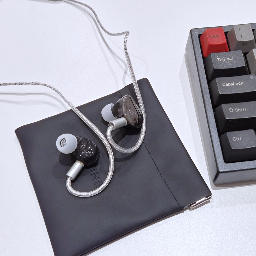 KEFINE Loric cable and inline remote