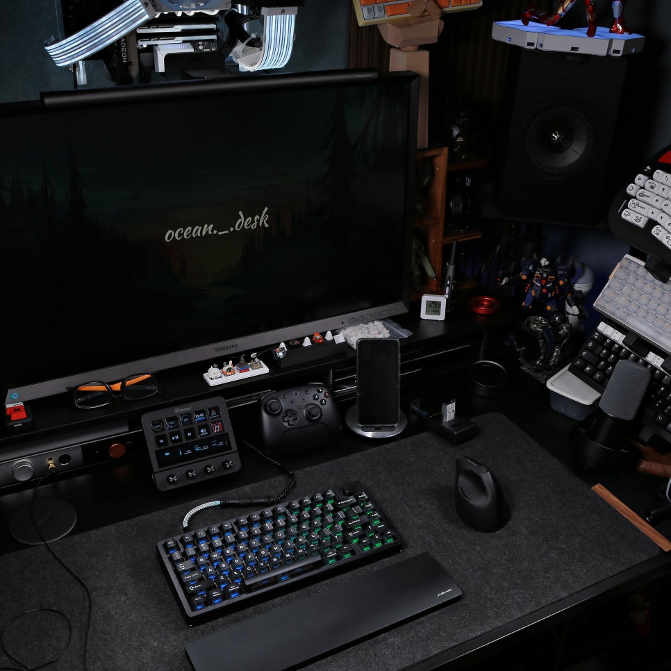 Epomaker HE75 V2 TMR keyboard on desk display