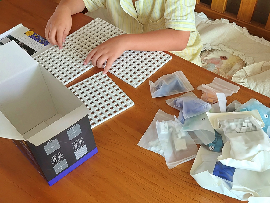 Numbered bags of keycaps poured onto the table