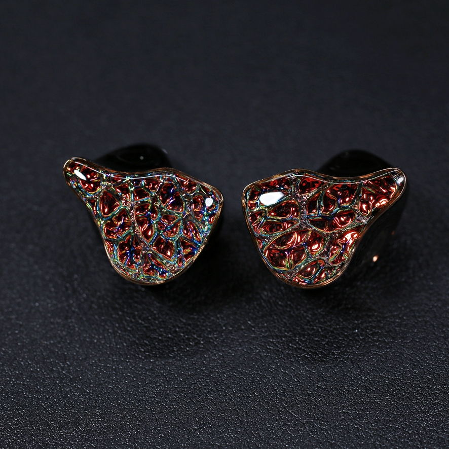 DUNU PRS5 glittering faceplate close-up