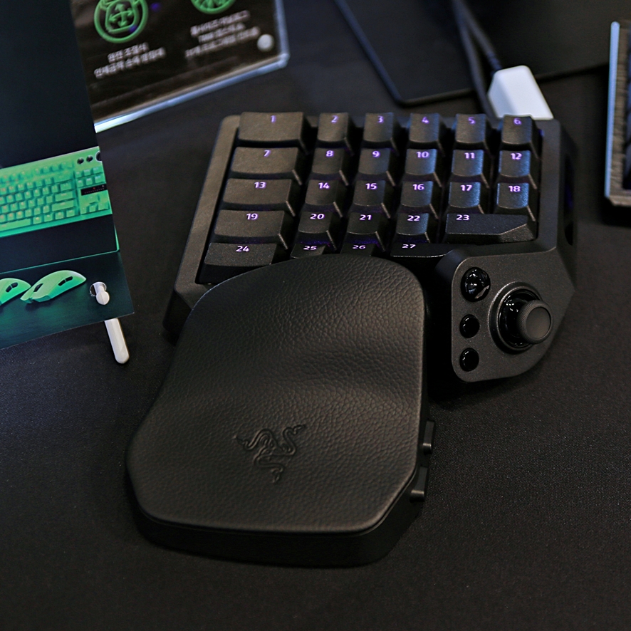 Razer Tartarus V2 Pro gaming keypad close-up