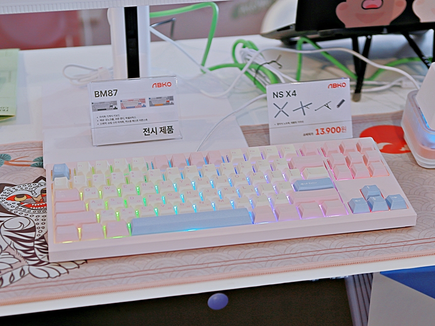 Magnetic switch keyboard with rapid trigger features