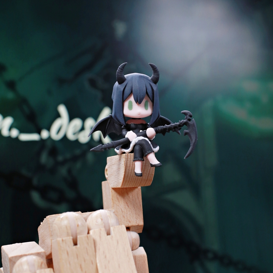 Simplified scythe and horns on JuJuBit chibi figure