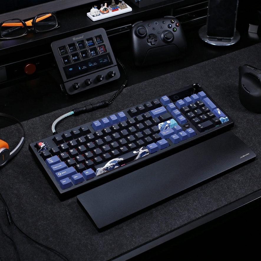 Womier L98 on office desk setup