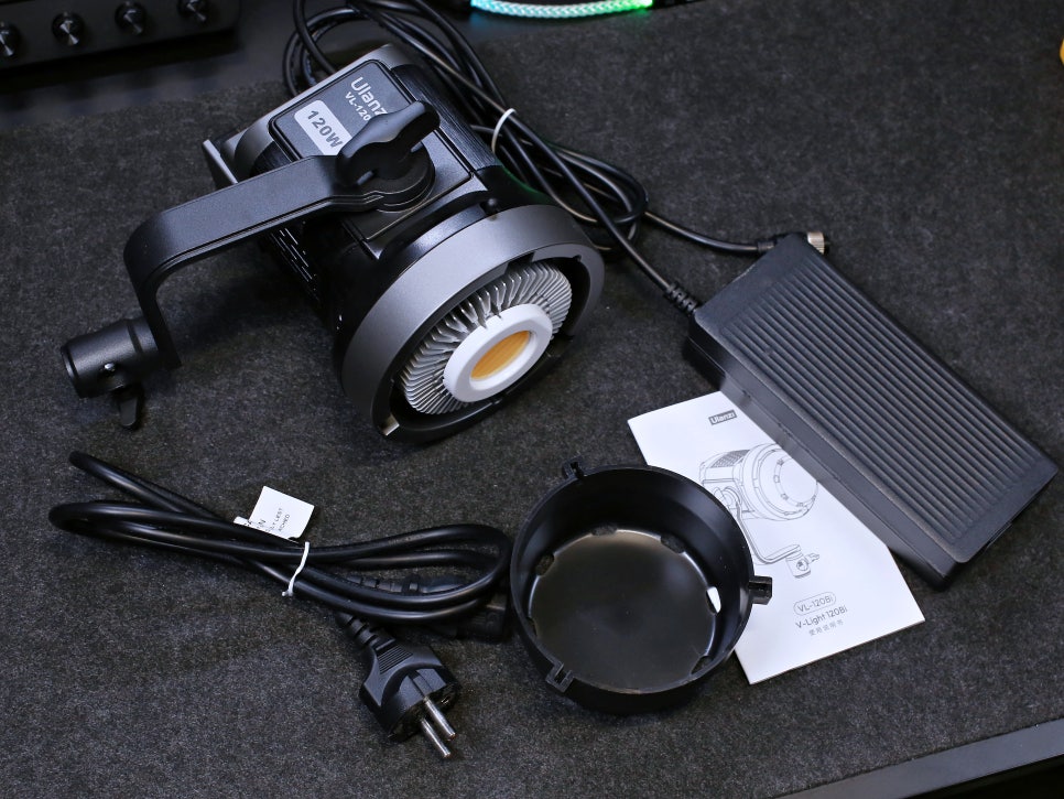 Ulanzi VL-120Bi compact light on a desktop stand