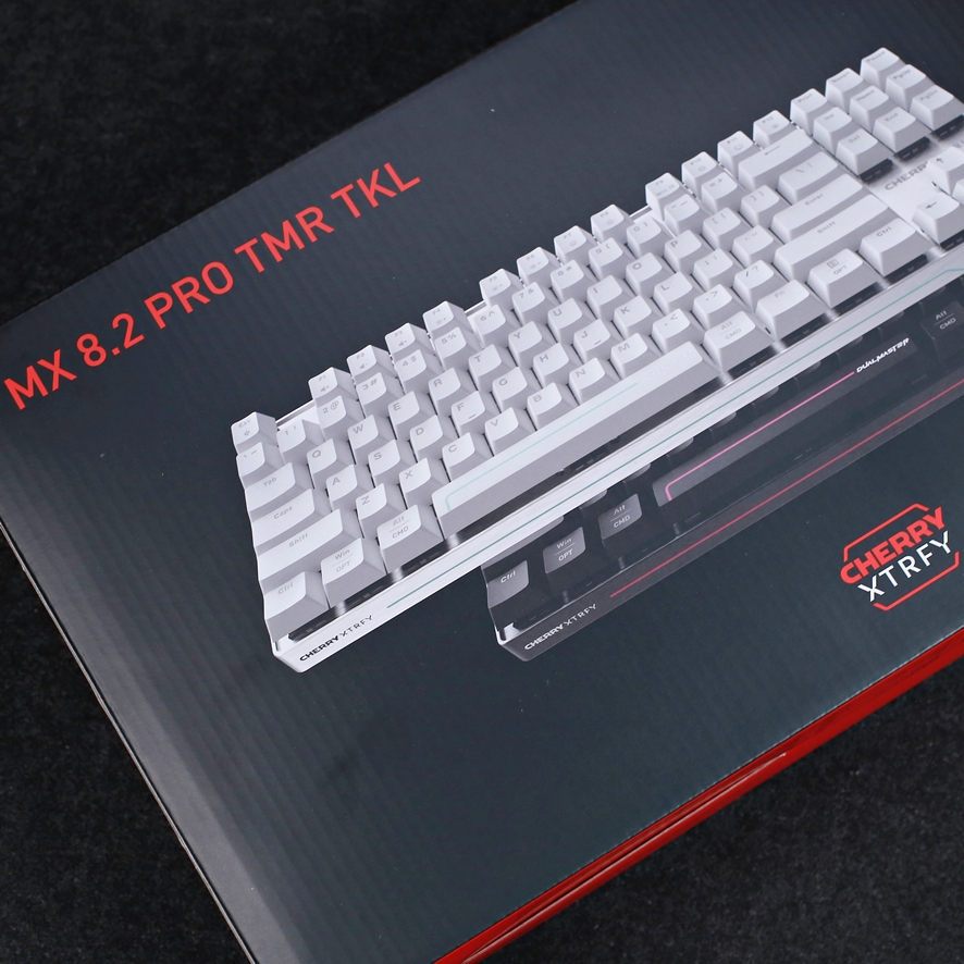 Included aluminum carrying case exterior
