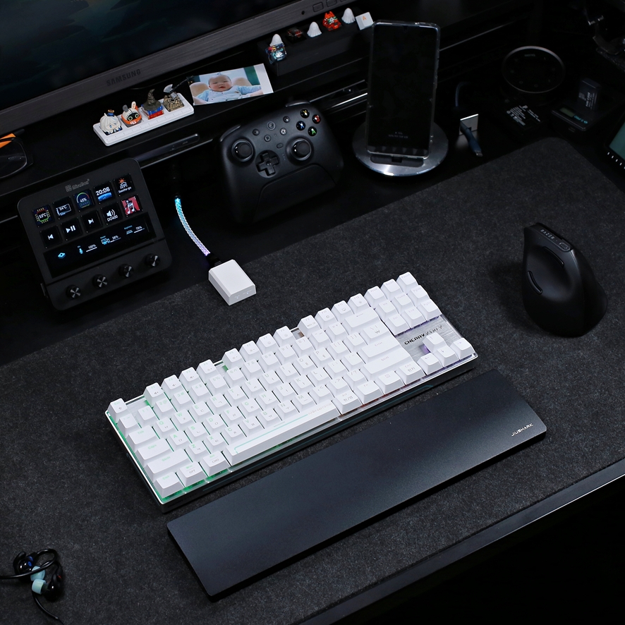 Cherry MX 8.2 PRO TMR keyboard angled view