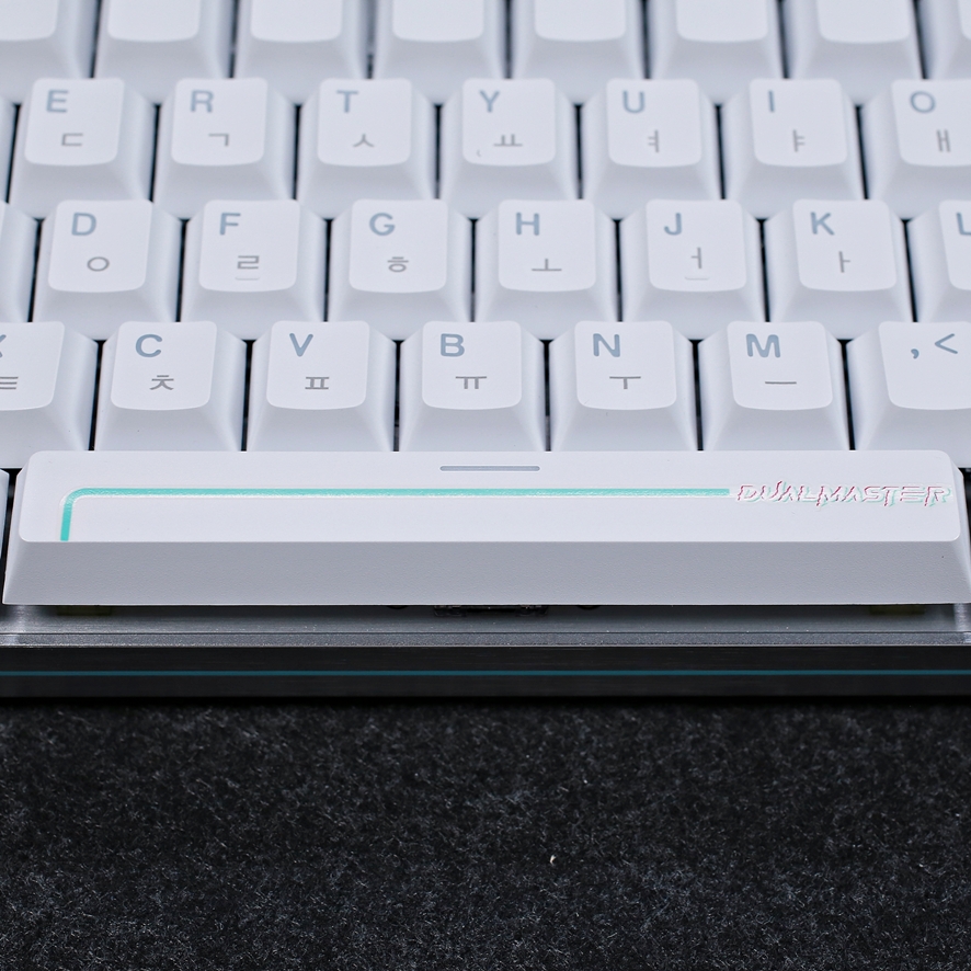 Floating key design with exposed switch housings