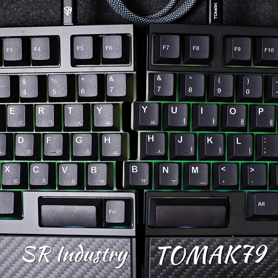 Tomak 79 split keyboard setup on desktop