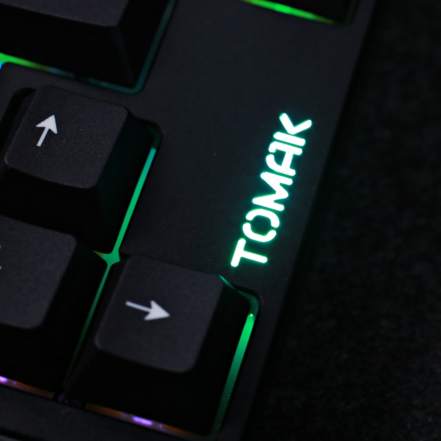 Tomak 79 split keyboard setup on desk